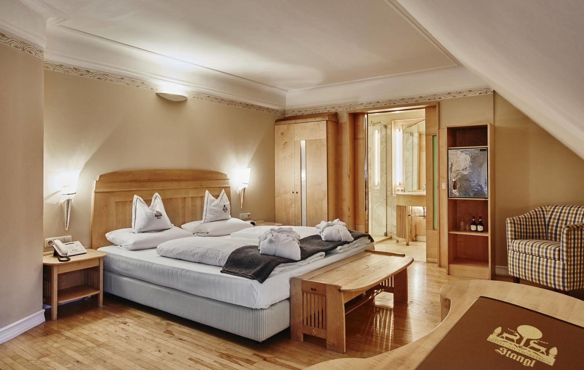 Hotel Gutsgasthof Stangl Vaterstetten Eksteriør bilde