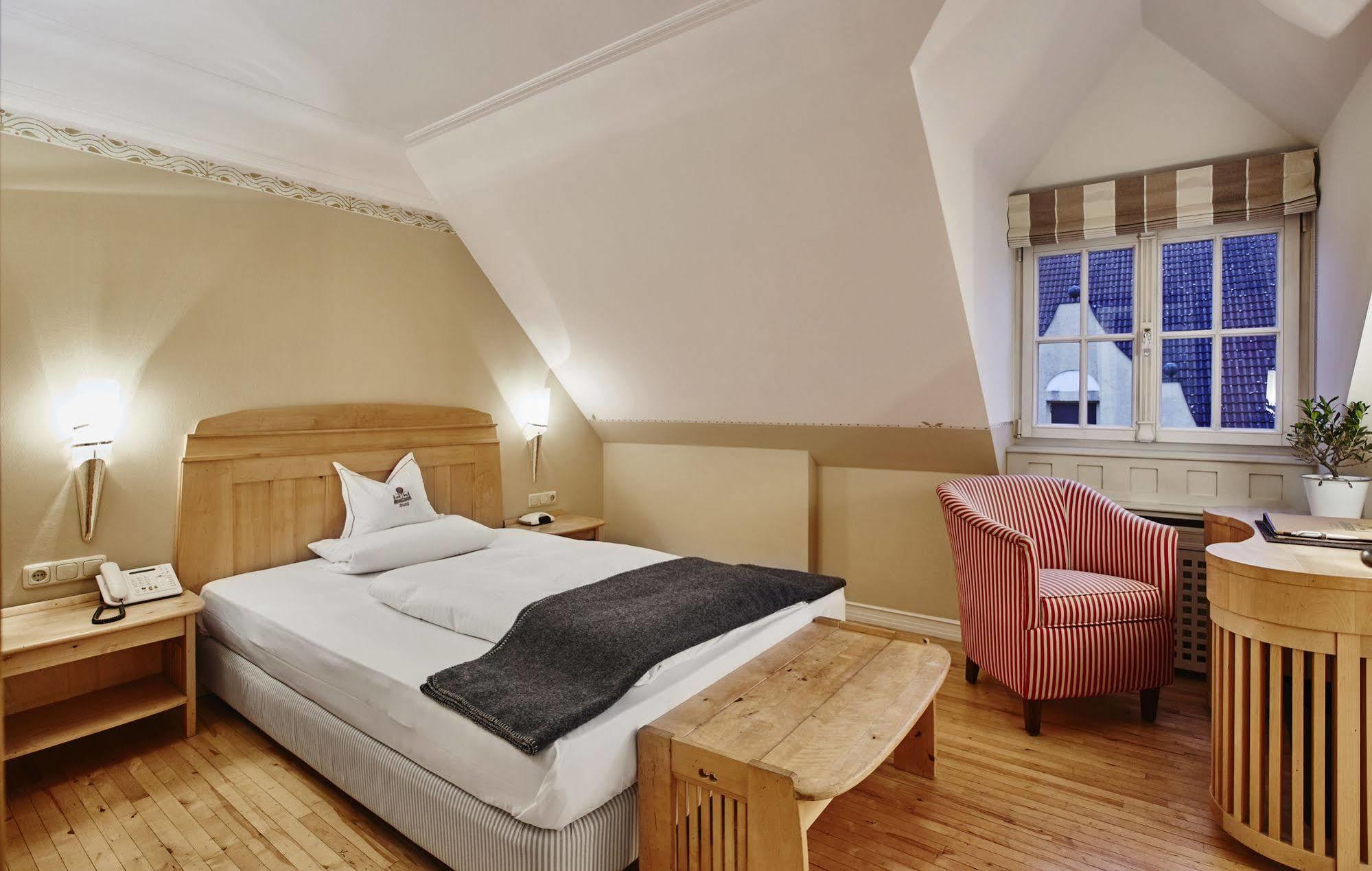Hotel Gutsgasthof Stangl Vaterstetten Eksteriør bilde
